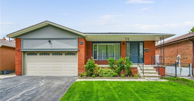 Upper-712 Vermouth Avenue, Mississauga, ON, L5A 3T3