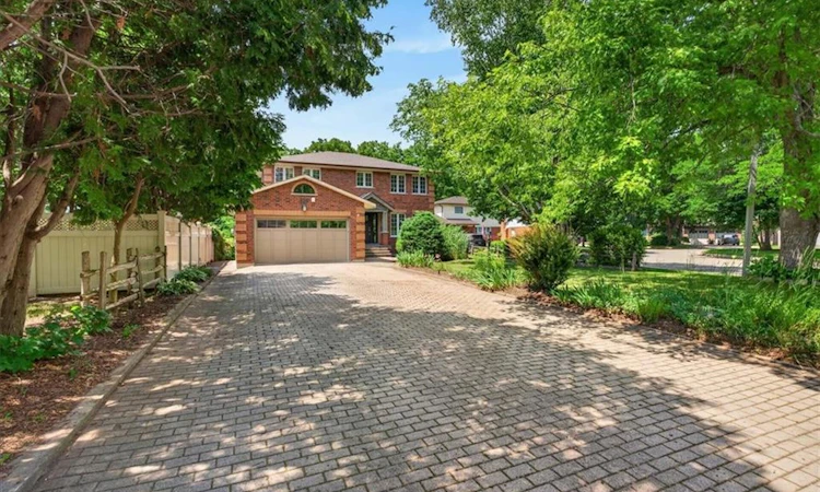 339 Kingsway Place