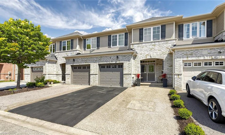 10-3275 Stalybridge Drive