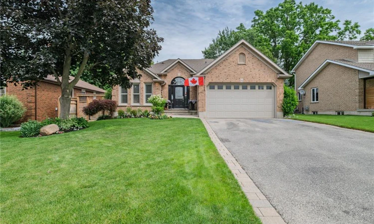 39 Russell Crescent
