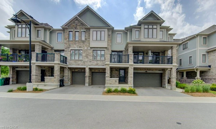 35 Bank Swallow Crescent