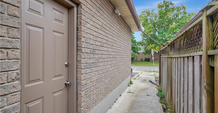 LOWER-43 Holm Street, Cambridge, ON, N3C 3N3 - 5