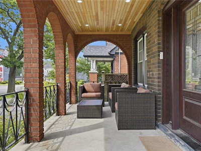 17 Tuxedo Avenue S - 3