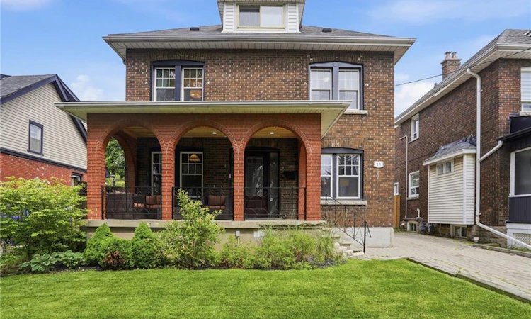 17 Tuxedo Avenue S