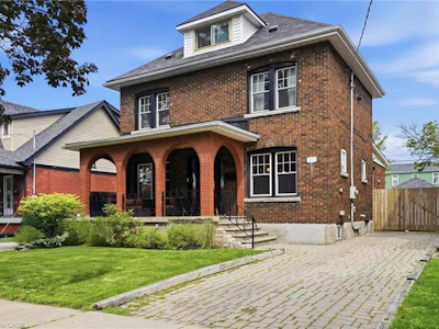 17 Tuxedo Avenue S - 2