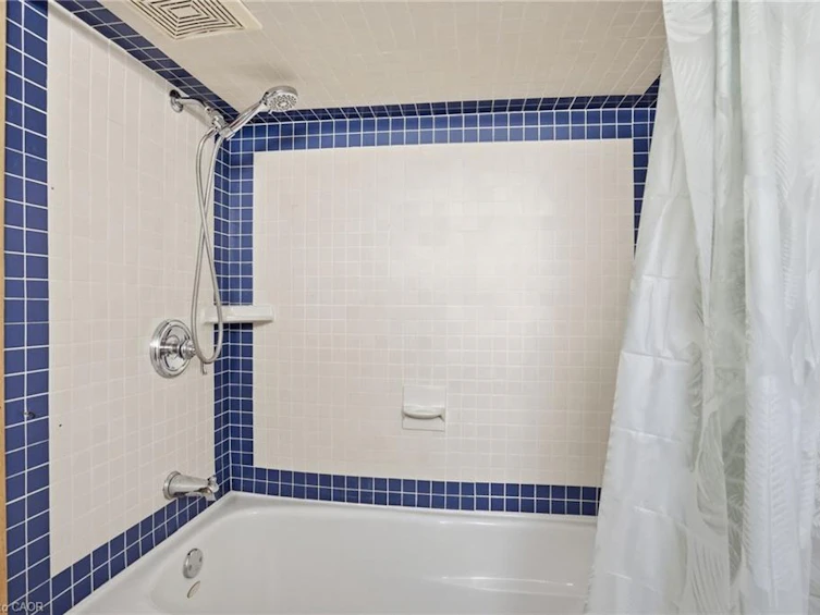 17 Tuxedo Avenue S, Hamilton, ON, L8K 2R7 - 43