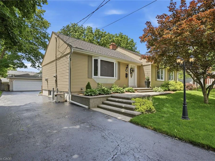 101 Victoria Street, Hamilton, ON, L0R 2H0 - 2