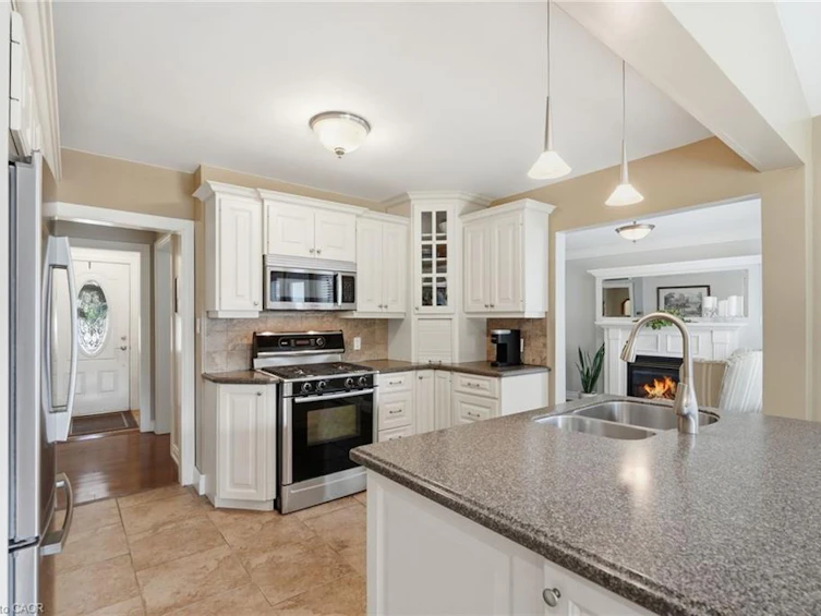 101 Victoria Street, Hamilton, ON, L0R 2H0 - 9