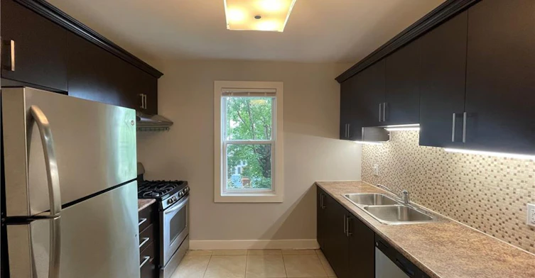 306-1544 King Street E, Hamilton, ON, L8K 1S9 - 2