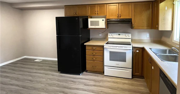 300 Activa Avenue, Kitchener, ON, N2E 3V1 - 4