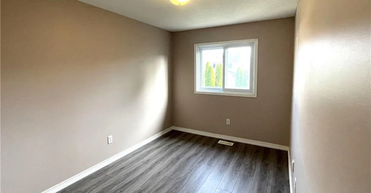 300 Activa Avenue, Kitchener, ON, N2E 3V1 - 6