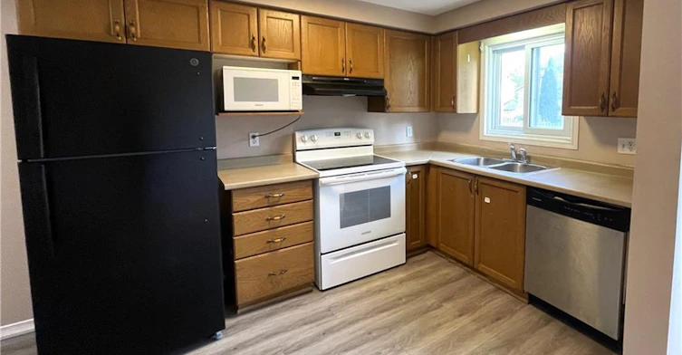 300 Activa Avenue, Kitchener, ON, N2E 3V1 - 2