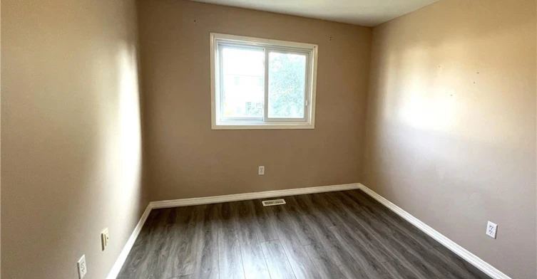 300 Activa Avenue, Kitchener, ON, N2E 3V1 - 8