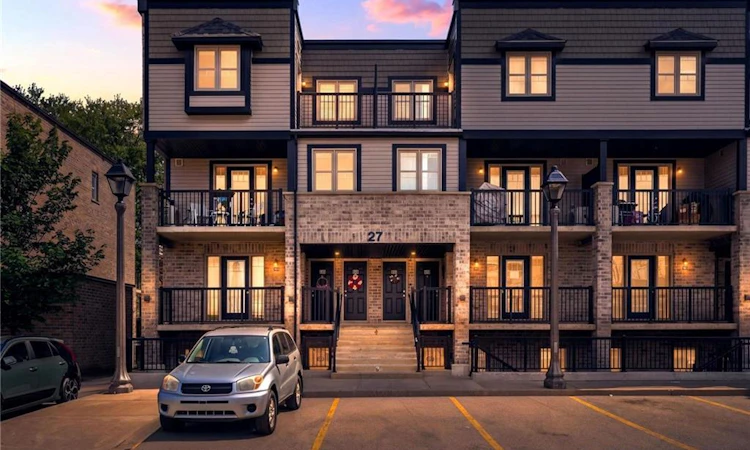 27C-1989 Ottawa Street S