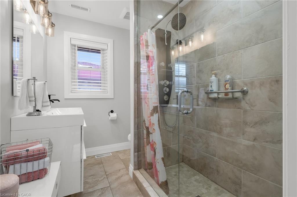 Main Level-22 North Heights Road, Toronto, ON, M9B 2T1 - 9