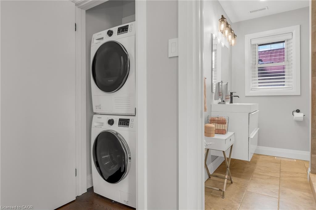Main Level-22 North Heights Road, Toronto, ON, M9B 2T1 - 10