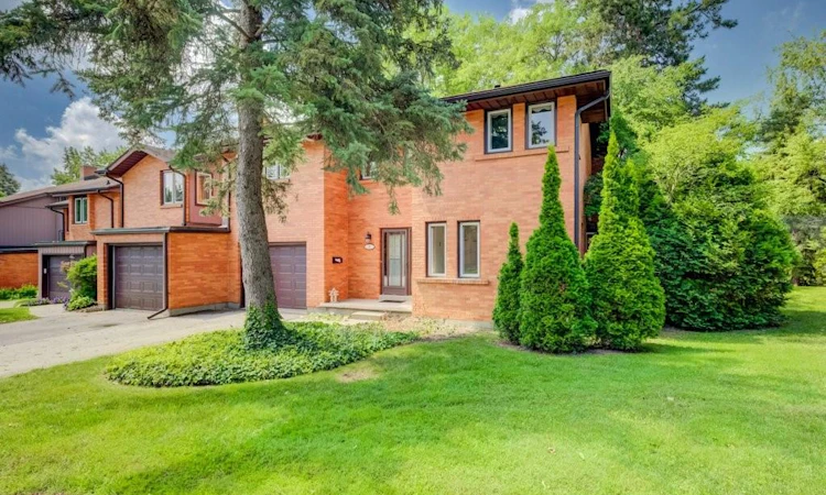 9-206 Candlewood Crescent