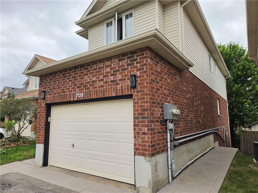 709 Windflower Crescent, Kitchener, ON, N2E 4B3 - 3