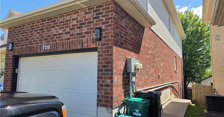 709 Windflower Crescent, Kitchener, ON, N2E 4B3 - 3