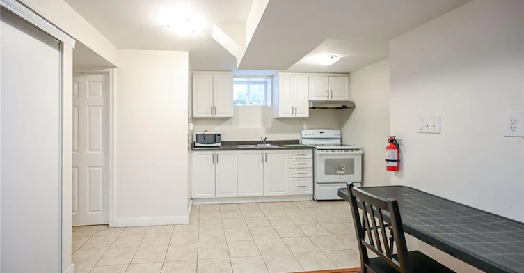 Basement-17 West Park Avenue, Hamilton, ON, L3S 3M4 - 3