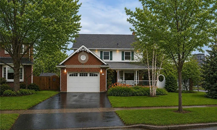 690 Robertson Crescent