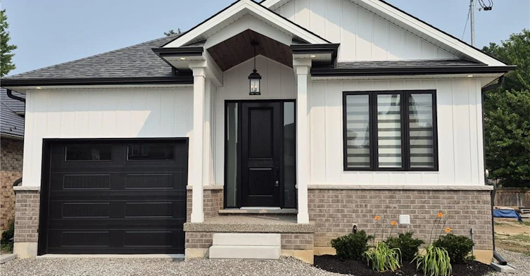 Main-115 Chesley Street, Hamilton, ON, L9C 3V9