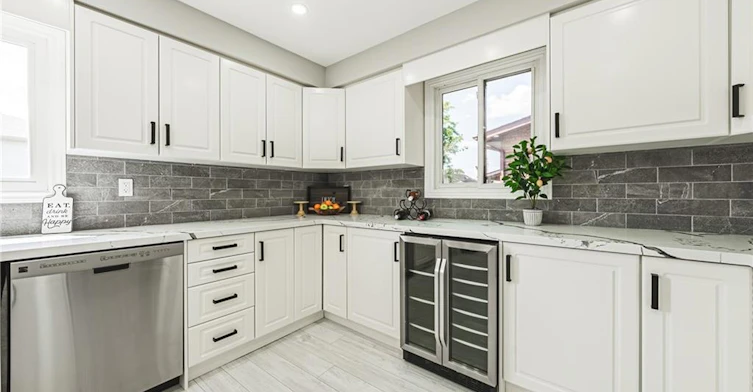 39 Parkwood Crescent, Hamilton, ON, L8V 4Z9 - 11