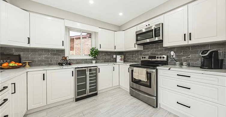 39 Parkwood Crescent, Hamilton, ON, L8V 4Z9 - 9
