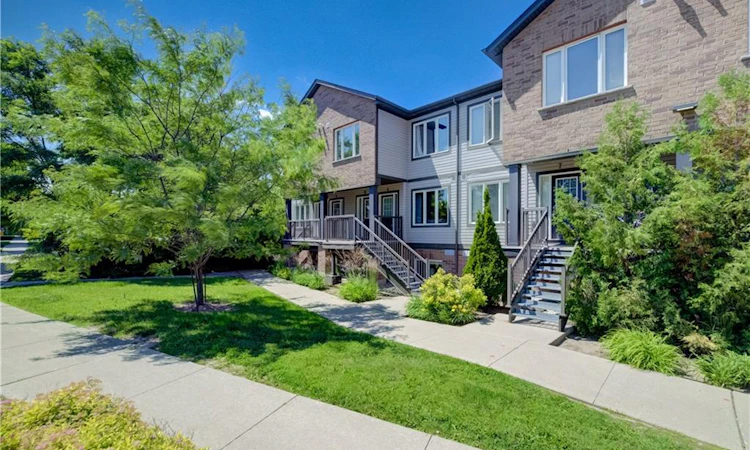 6-42 West Acres Crescent