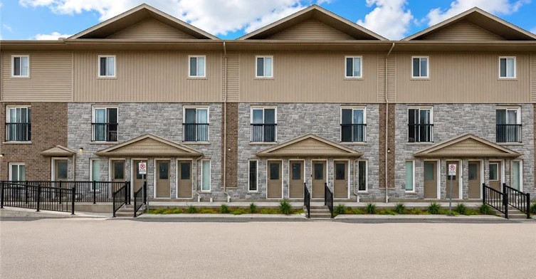 7-122 Courtland Avenue E, Kitchener, ON, N2G 0B8