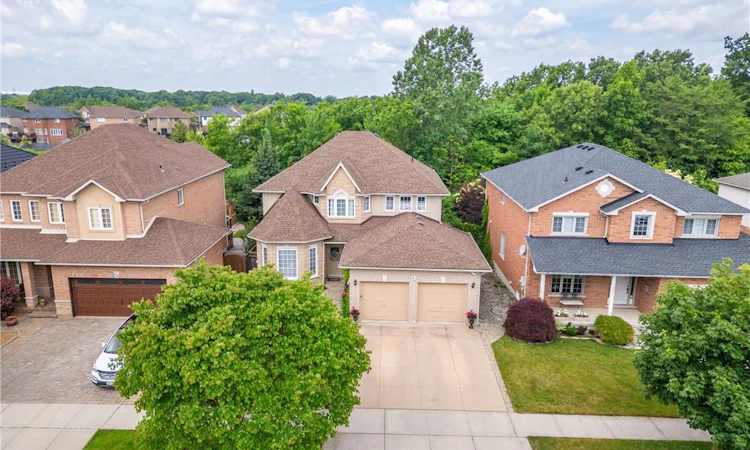 26 Shadetree Crescent