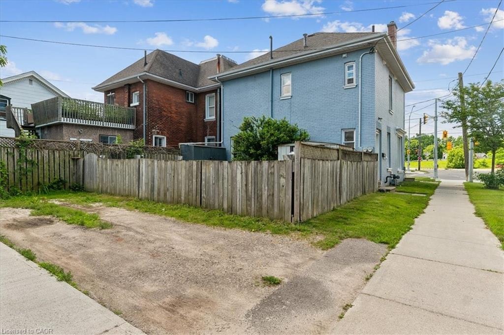 Main-74 Erie Avenue, Brantford, ON, N3S 2E9 - 3