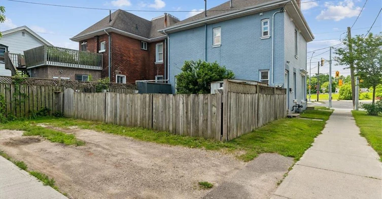Main-74 Erie Avenue, Brantford, ON, N3S 2E9 - 3