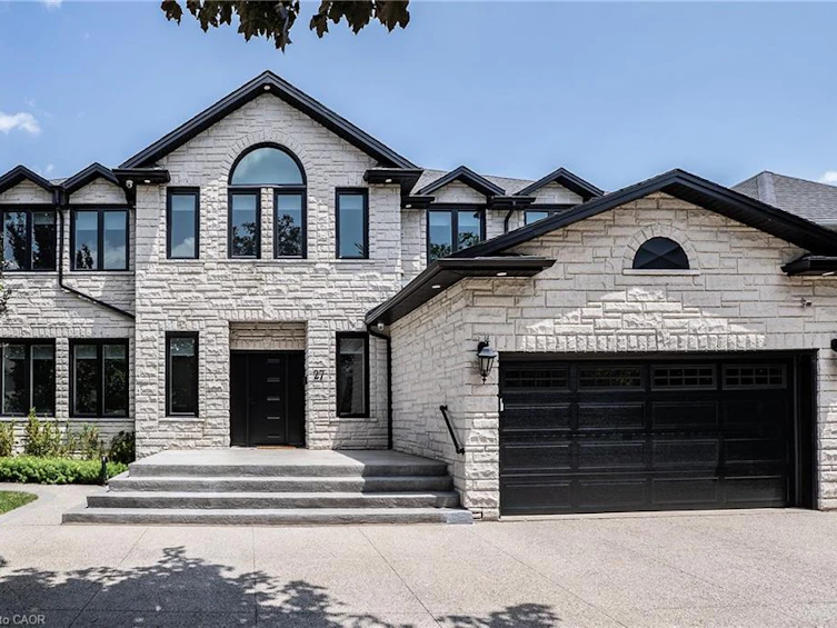 27 Elodia Court, Hamilton, ON, L9C 7R2