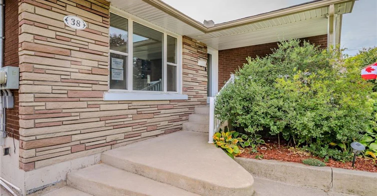 Main-38 Endfield Avenue, Hamilton, ON, L8T 2L4