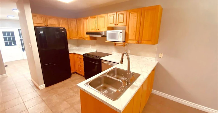 Main-668A Butternut Avenue, Waterloo, ON, N2V 2L1