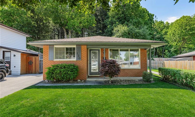 120 Arrowhead Crescent