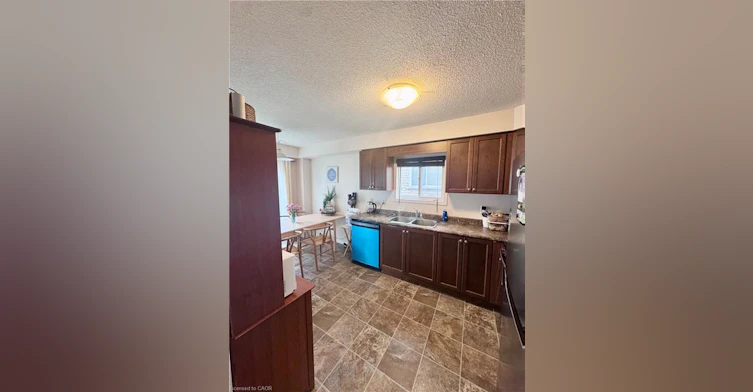 452 Beaumont Crescent, Kitchener, ON, N2A 0C4 - 2