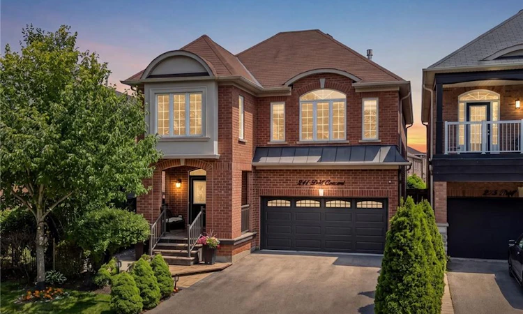 241 Duff Crescent