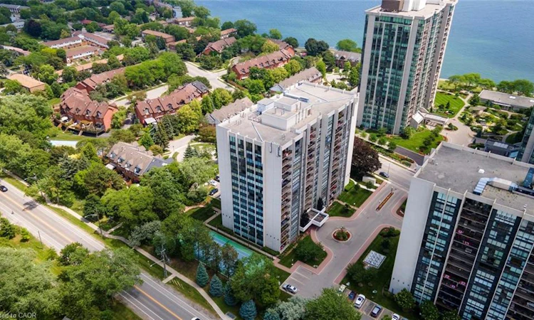 102-2175 Marine Drive