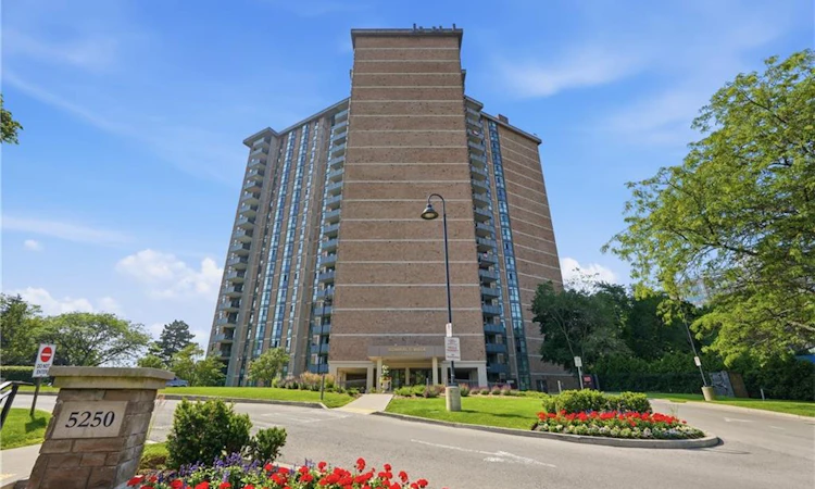 508-5250 Lakeshore Road