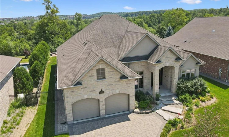 596 Regal Place