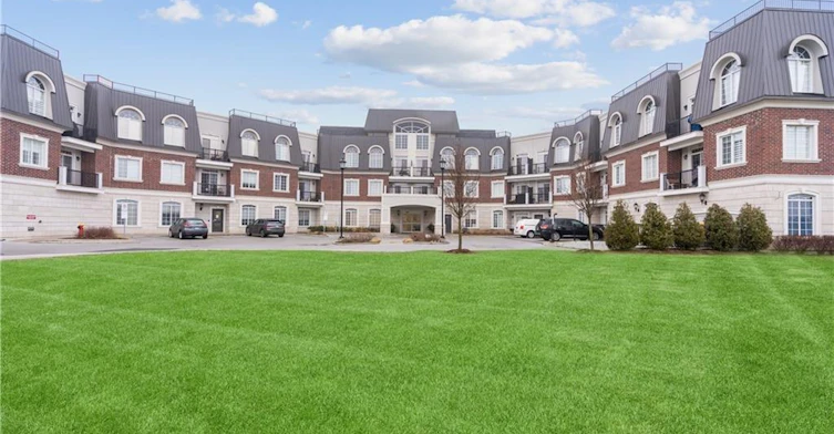 207-2300 Upper Middle Road, Oakville, ON, L6M 0T4
