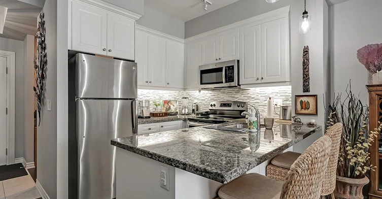 207-2300 Upper Middle Road, Oakville, ON, L6M 0T4 - 4
