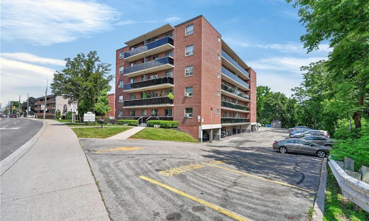 52-2373 King Street E