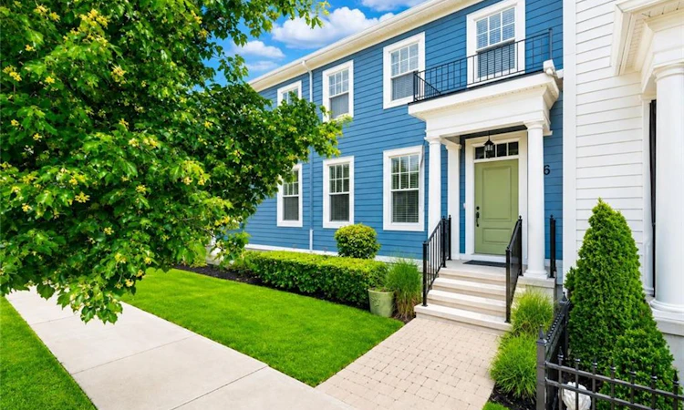 16 Macdonell Road