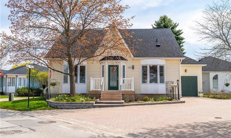195 Silverbirch Boulevard