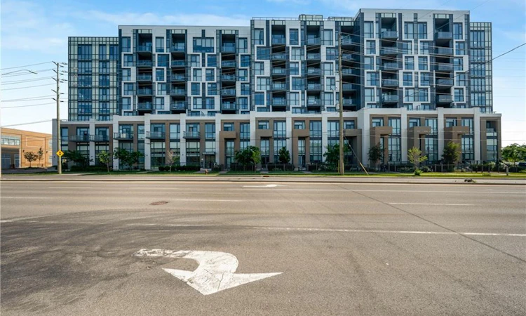 305-509 Dundas Street W