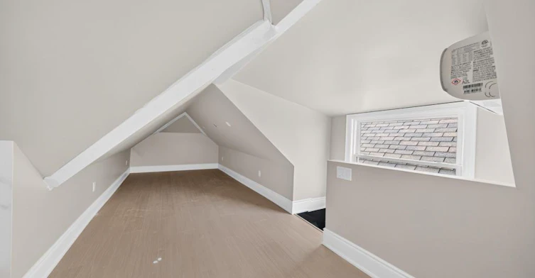 UPPER-250 Hughson Street N, Hamilton, ON, L8L 4M3 - 24