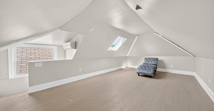 UPPER-250 Hughson Street N, Hamilton, ON, L8L 4M3 - 23